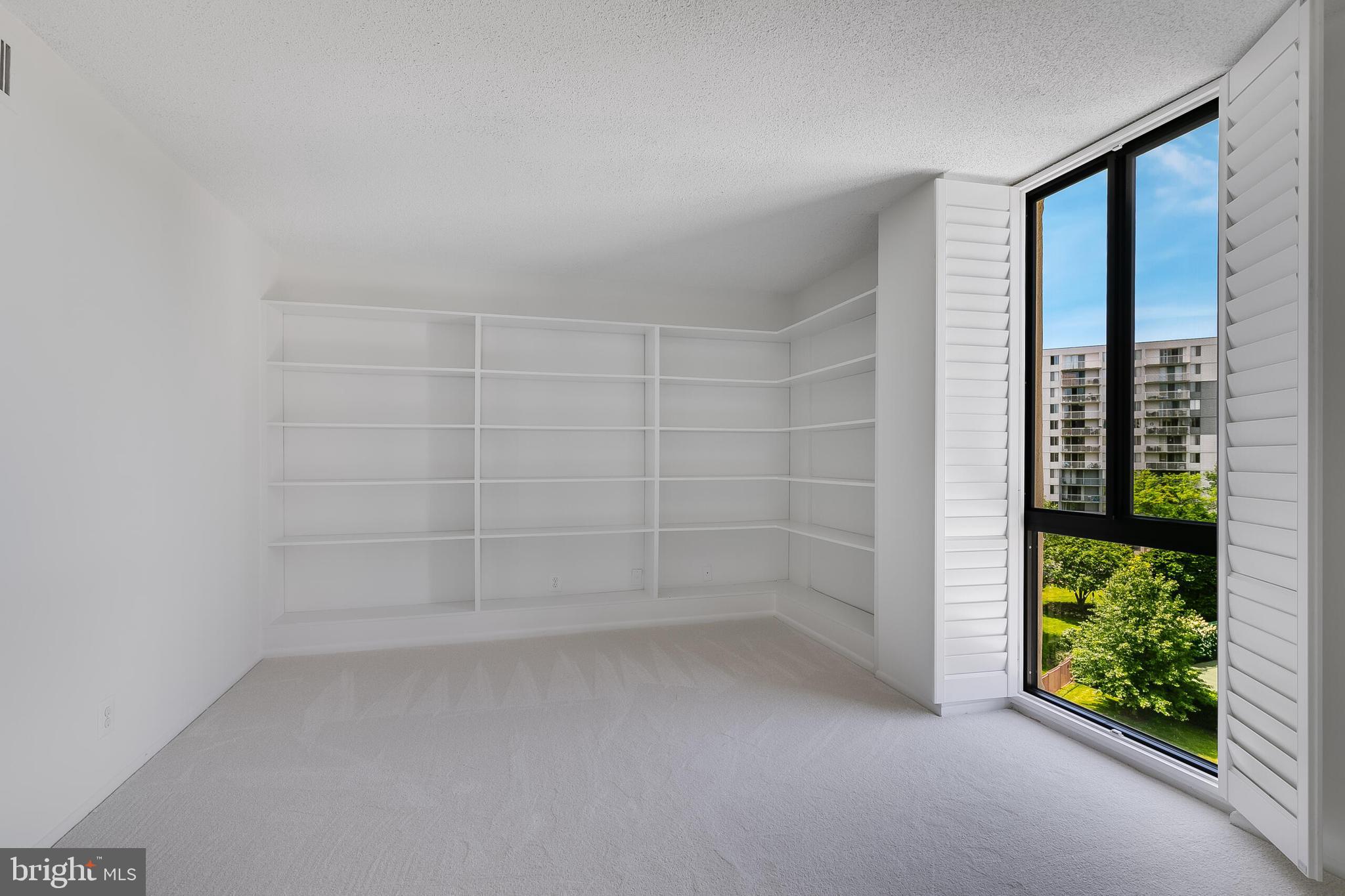 6800 Fleetwood Road, Unit 802 McLean, VA 22101 - Photo 18 of 39 Den/second bedroom