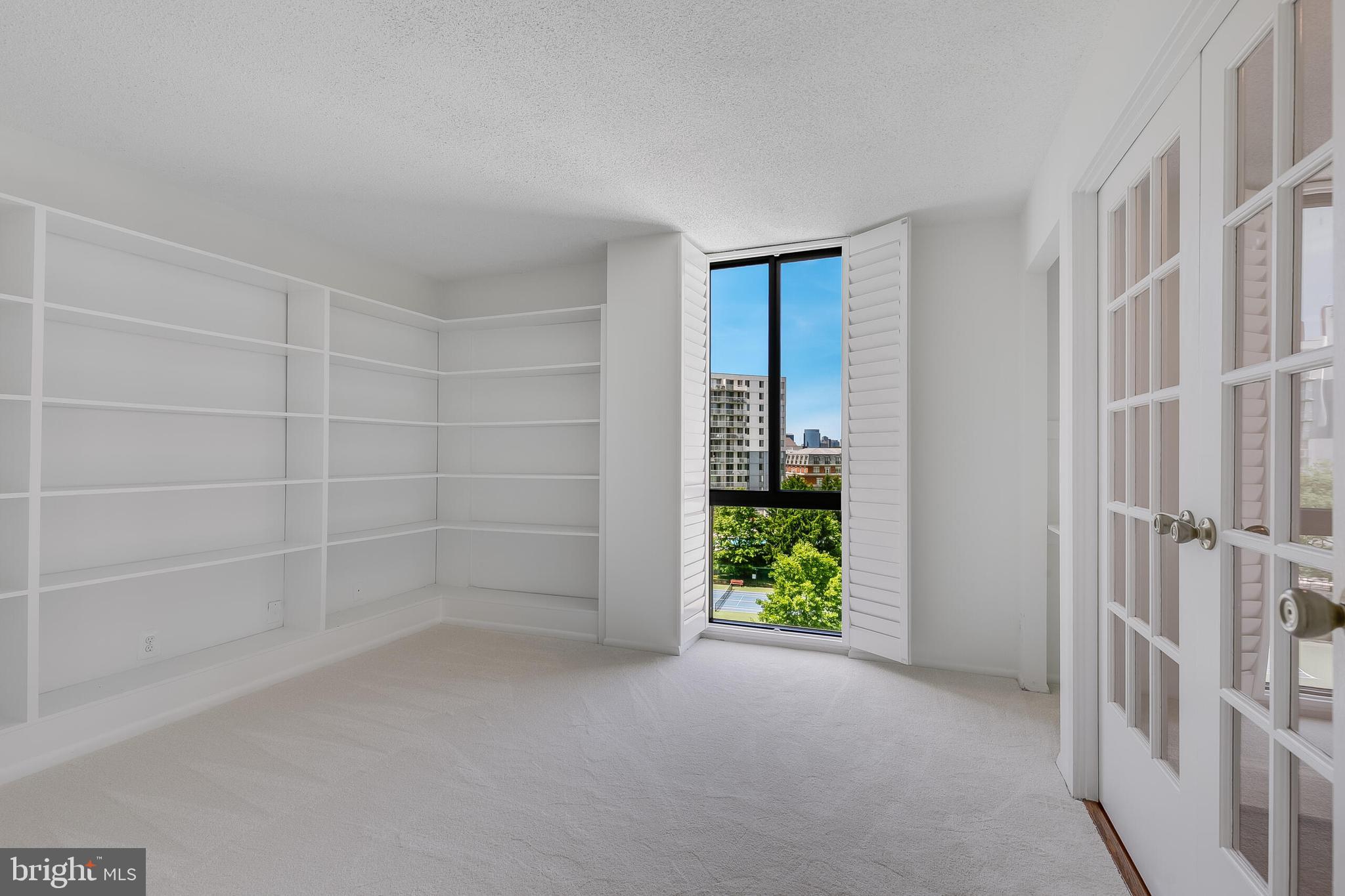 6800 Fleetwood Road, Unit 802 McLean, VA 22101 - Photo 19 of 39 Den/bedroom