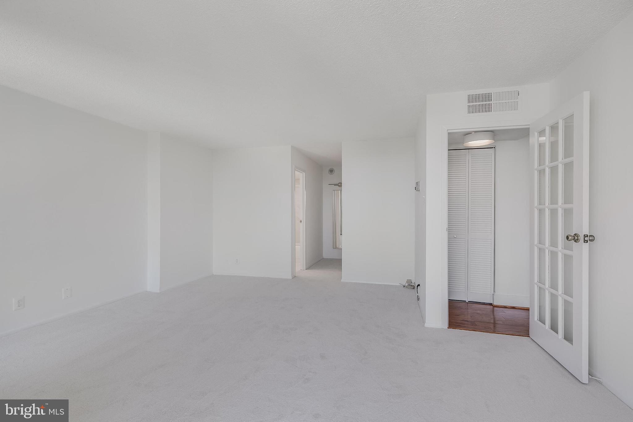 6800 Fleetwood Road, Unit 802 McLean, VA 22101 - Photo 21 of 39 Owner's suite