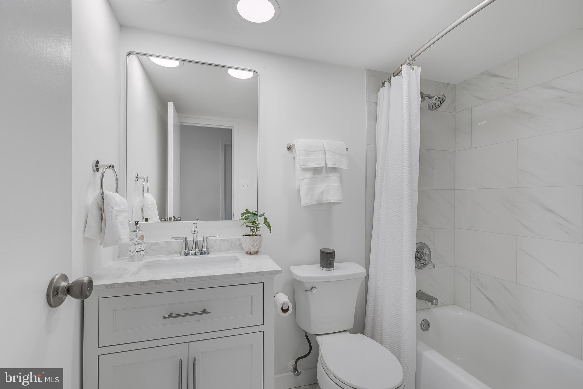 6800 Fleetwood Road, Unit 802 McLean, VA 22101 - Photo 23 of 39 Renovated owner's suite bath