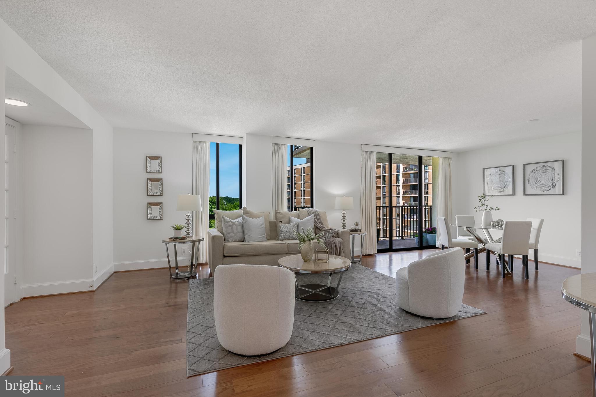 6800 Fleetwood Road, Unit 802 McLean, VA 22101 - Photo 4 of 39 Family room