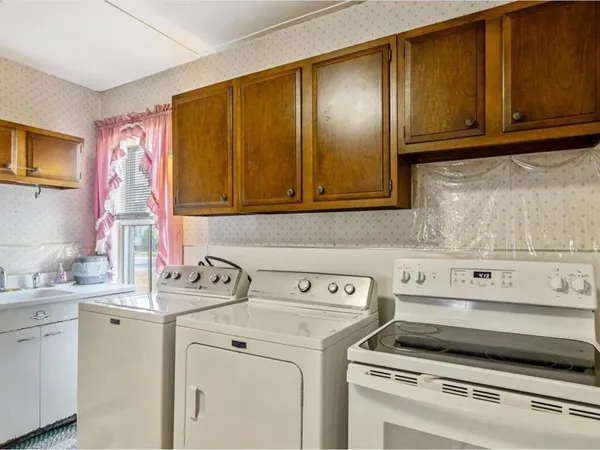 $230,000 | 19 North Elm Street, St. Albans, VT 05478