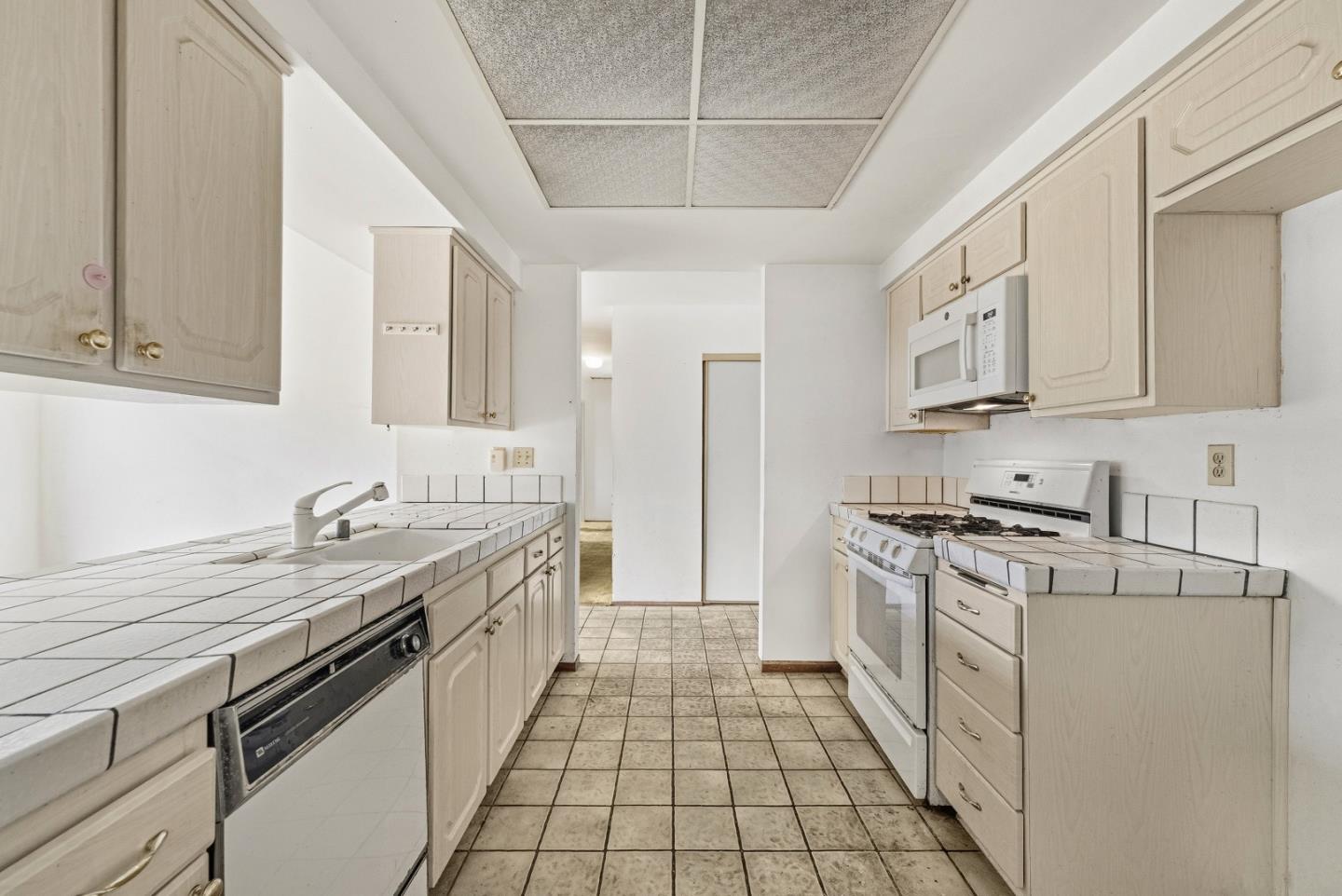 45811 Cheyenne Place Fremont, CA 94539 - Photo 22 of 44 a kitchen with stainless steel appliances granite countertop a stove and a sink