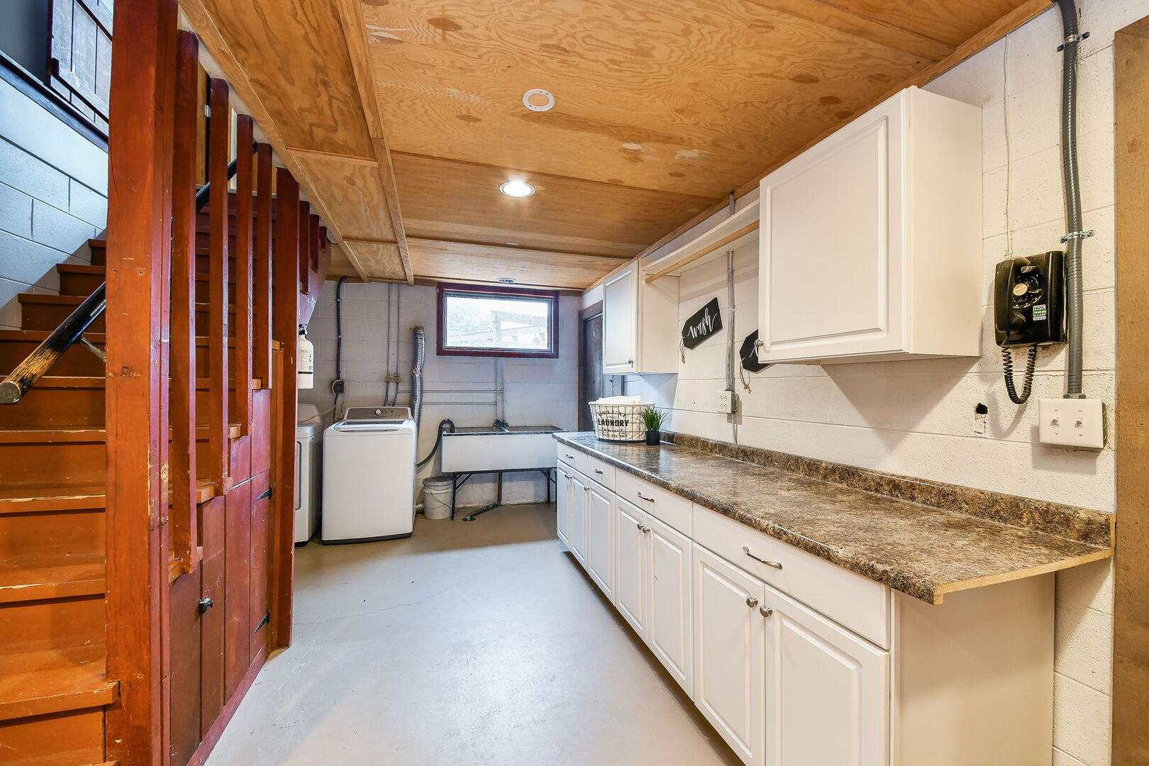 41-w331 Empire Road St. Charles, IL 60175 - Photo 19 of 25 a kitchen with a sink stove and cabinets