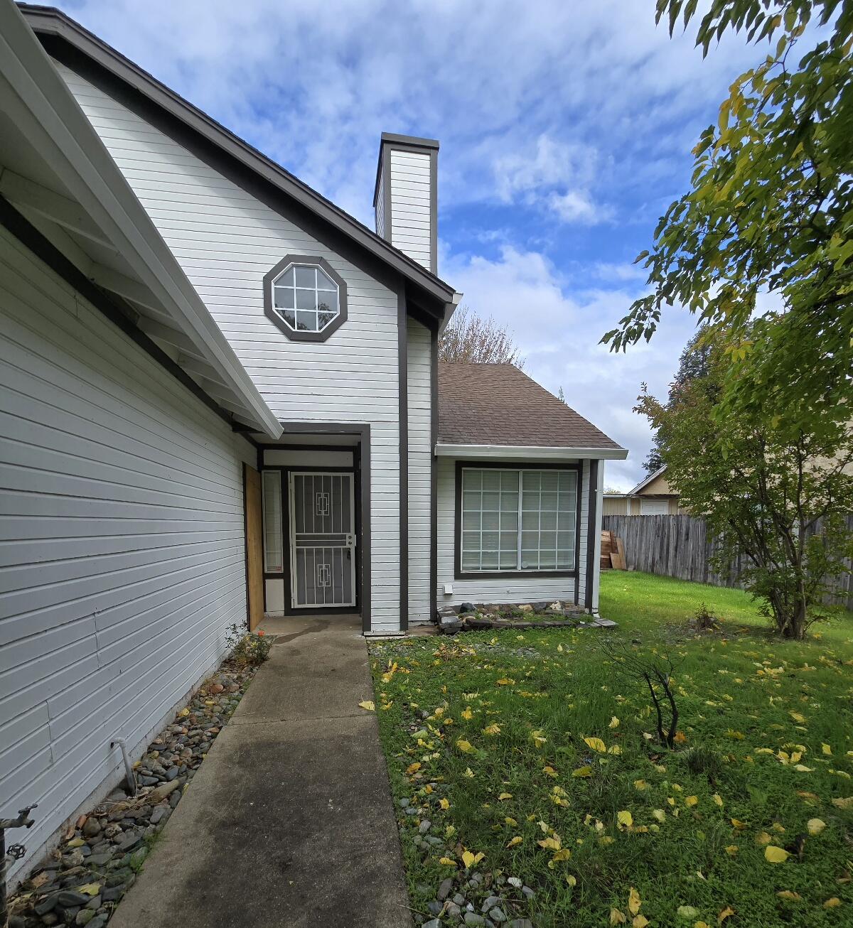 454 Alamine Drive Redding, CA 96003 - Photo 4 of 28 a front view of a house with garden