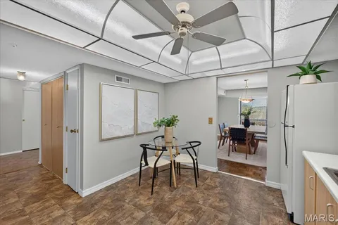 $249,900 | 564 Sarah Lane, Unit 104, St. Louis, MO 63141