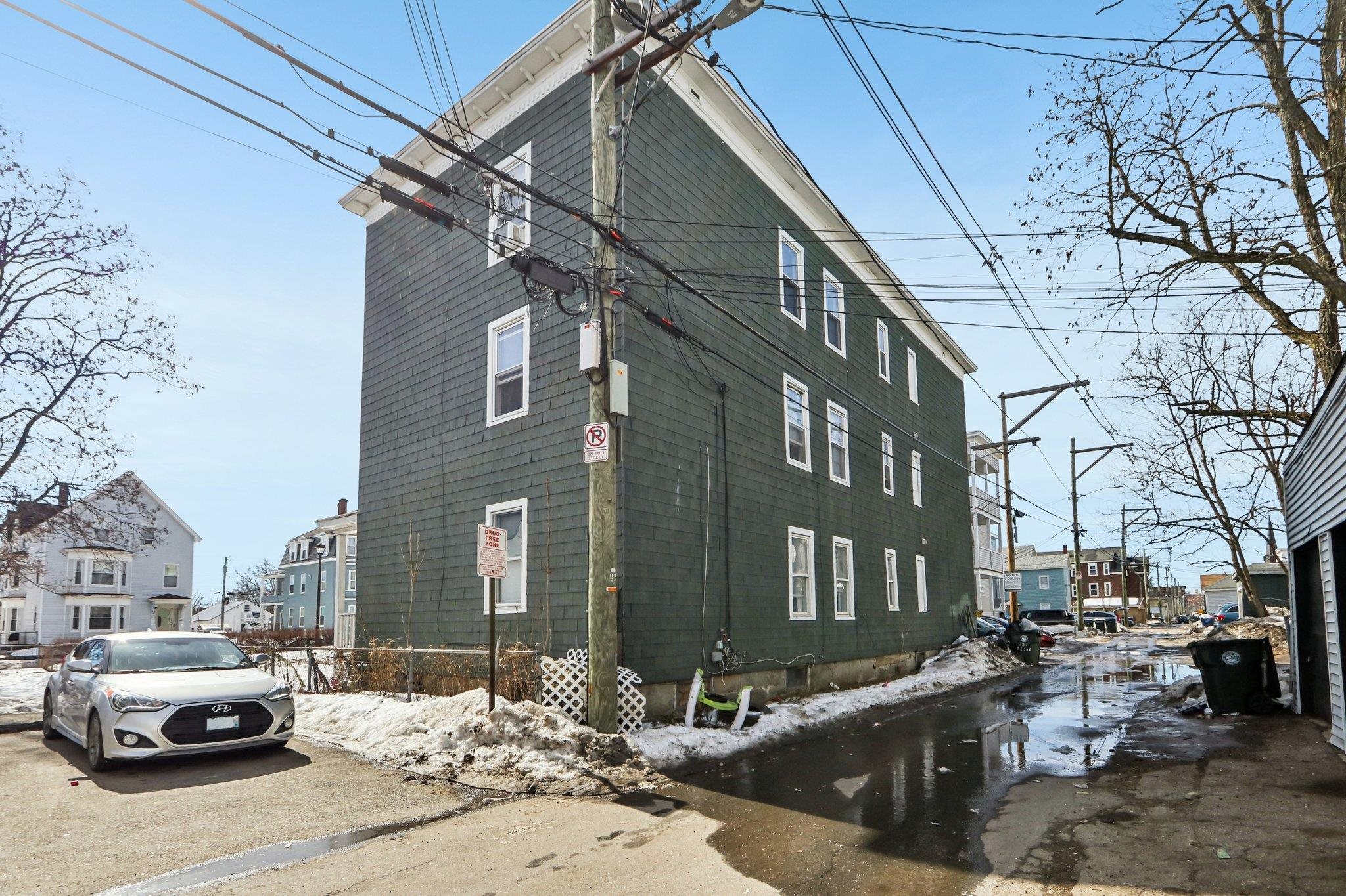 424 Cedar Street Manchester, NH 03103 - Photo 2 of 34