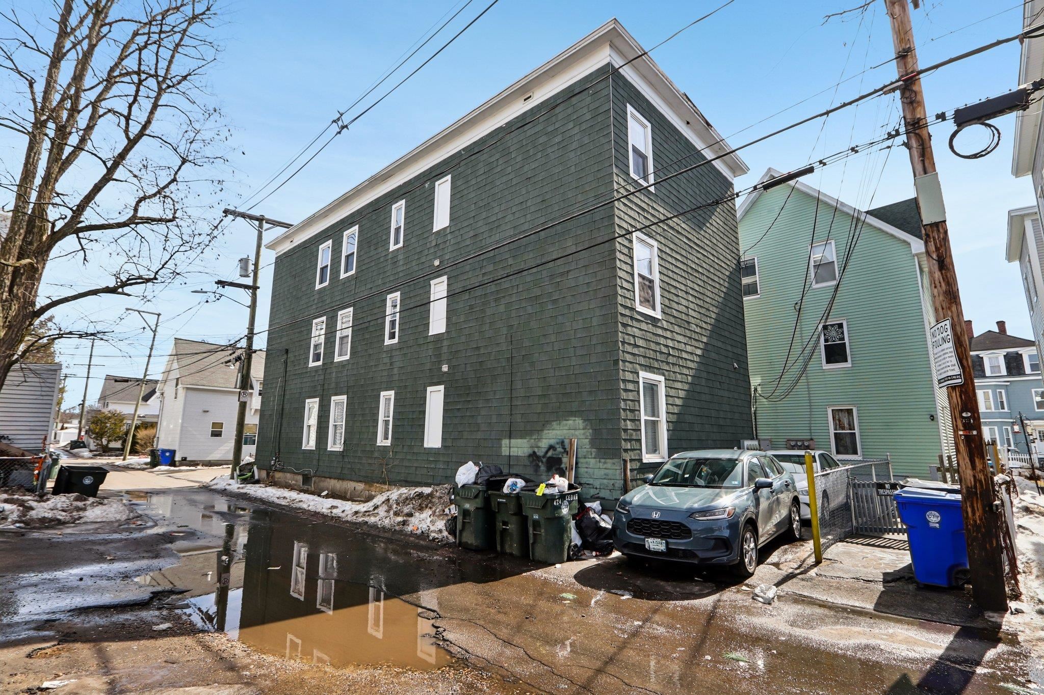 424 Cedar Street Manchester, NH 03103 - Photo 3 of 34