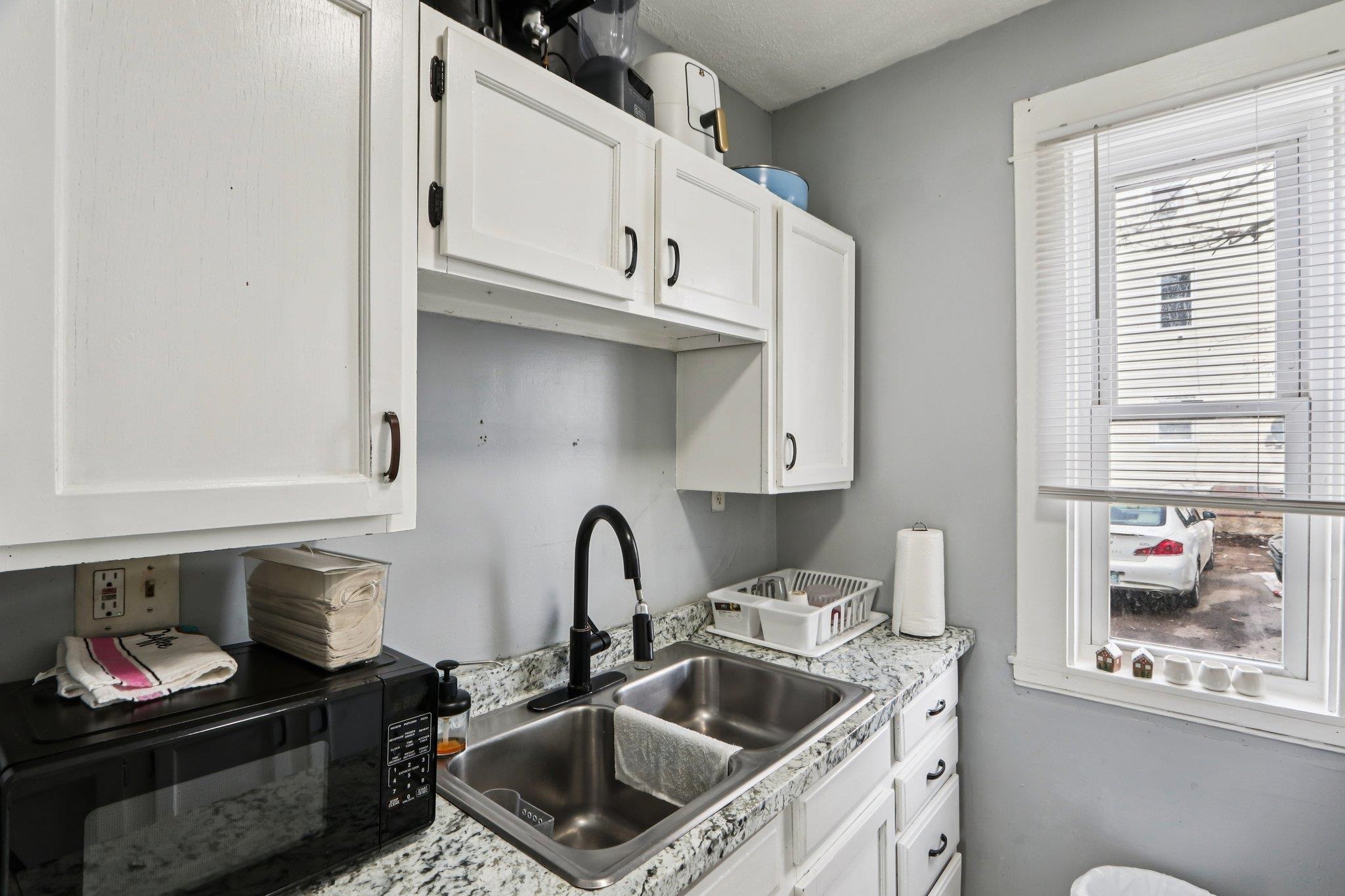 424 Cedar Street Manchester, NH 03103 - Photo 6 of 34