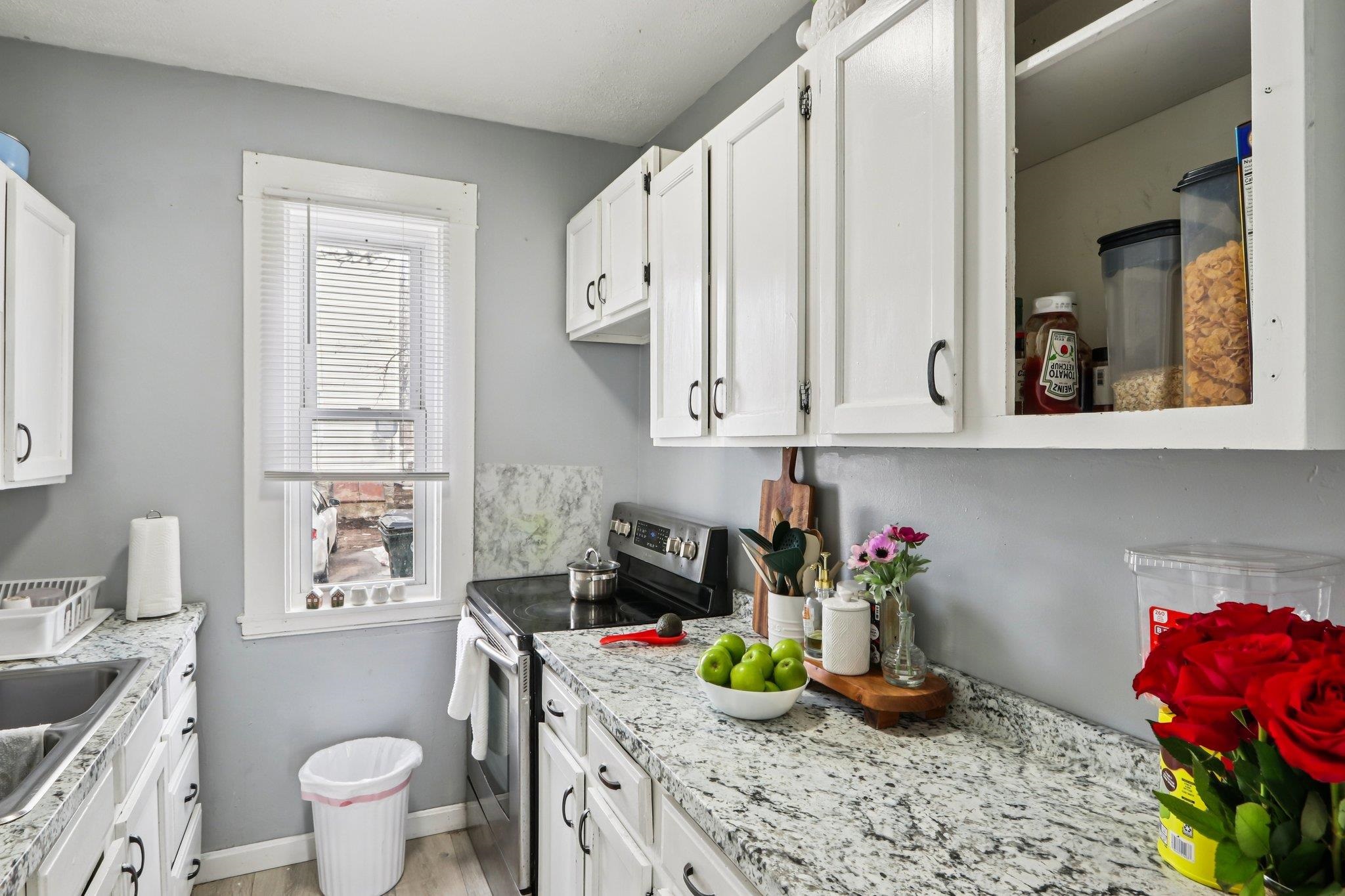 424 Cedar Street Manchester, NH 03103 - Photo 7 of 34