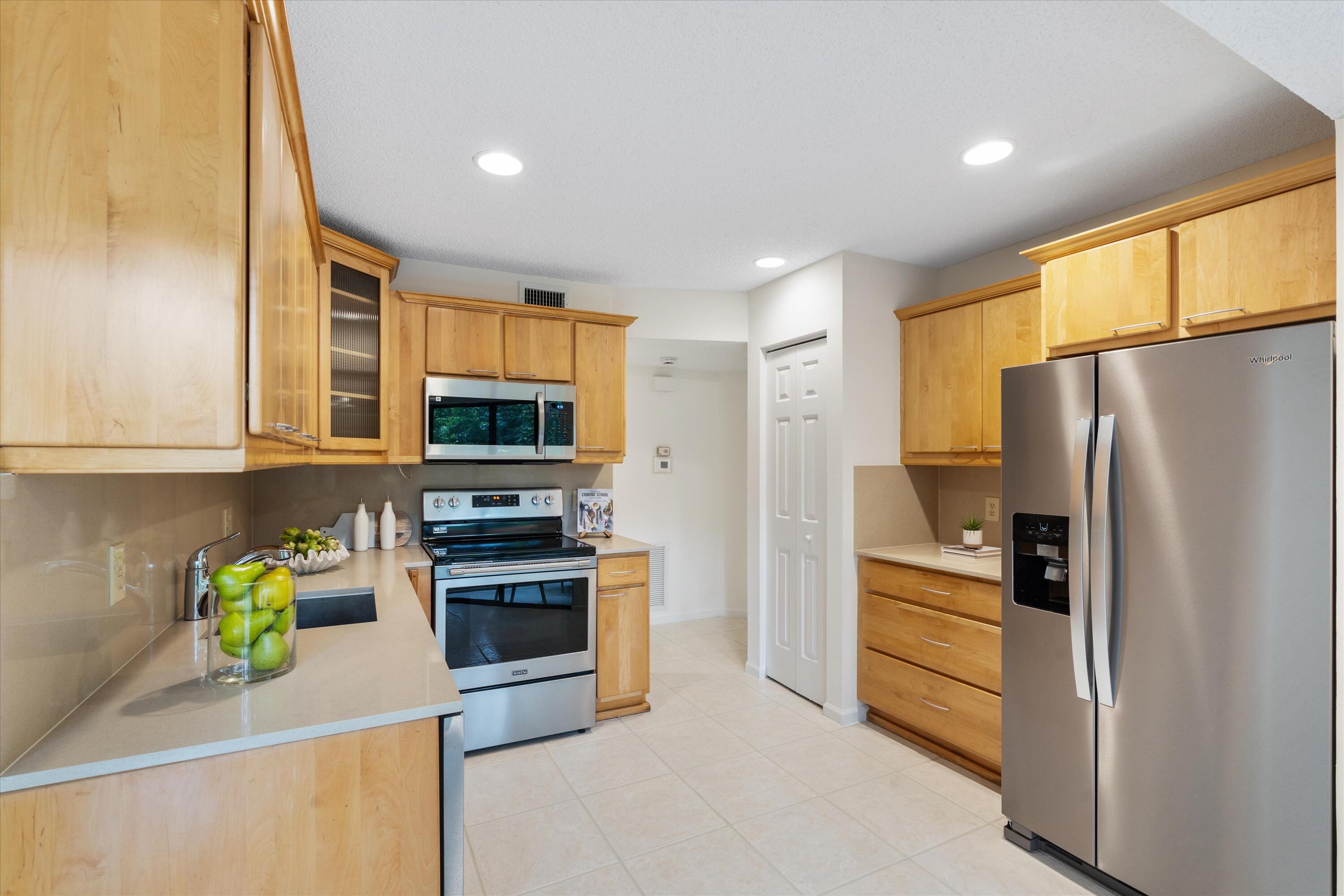 5620 Coach House Circle, Unit D Boca Raton, FL 33486 - Photo 20 of 27 Kitchen