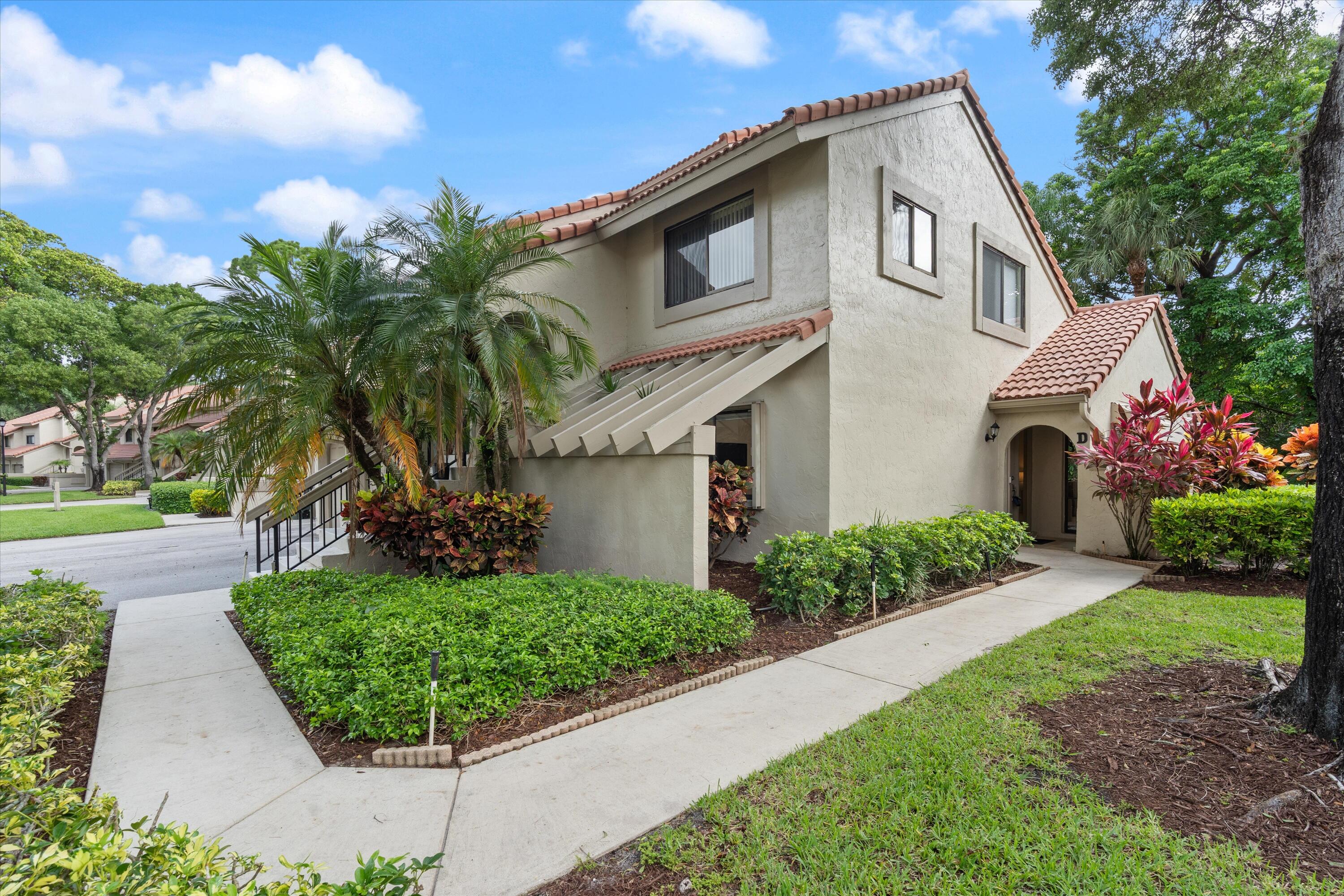 5620 Coach House Circle, Unit D Boca Raton, FL 33486 - Photo 2 of 27 Front View