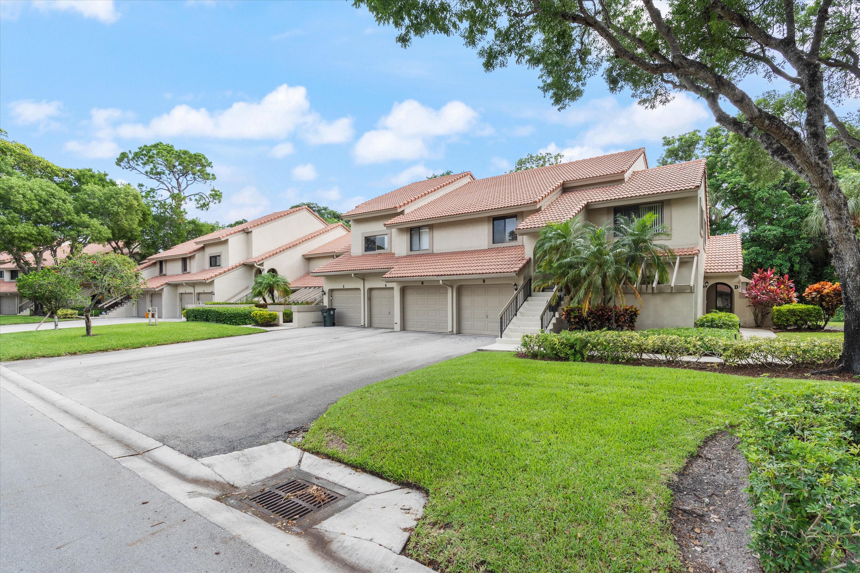5620 Coach House Circle, Unit D Boca Raton, FL 33486 - Photo 26 of 27 Front View