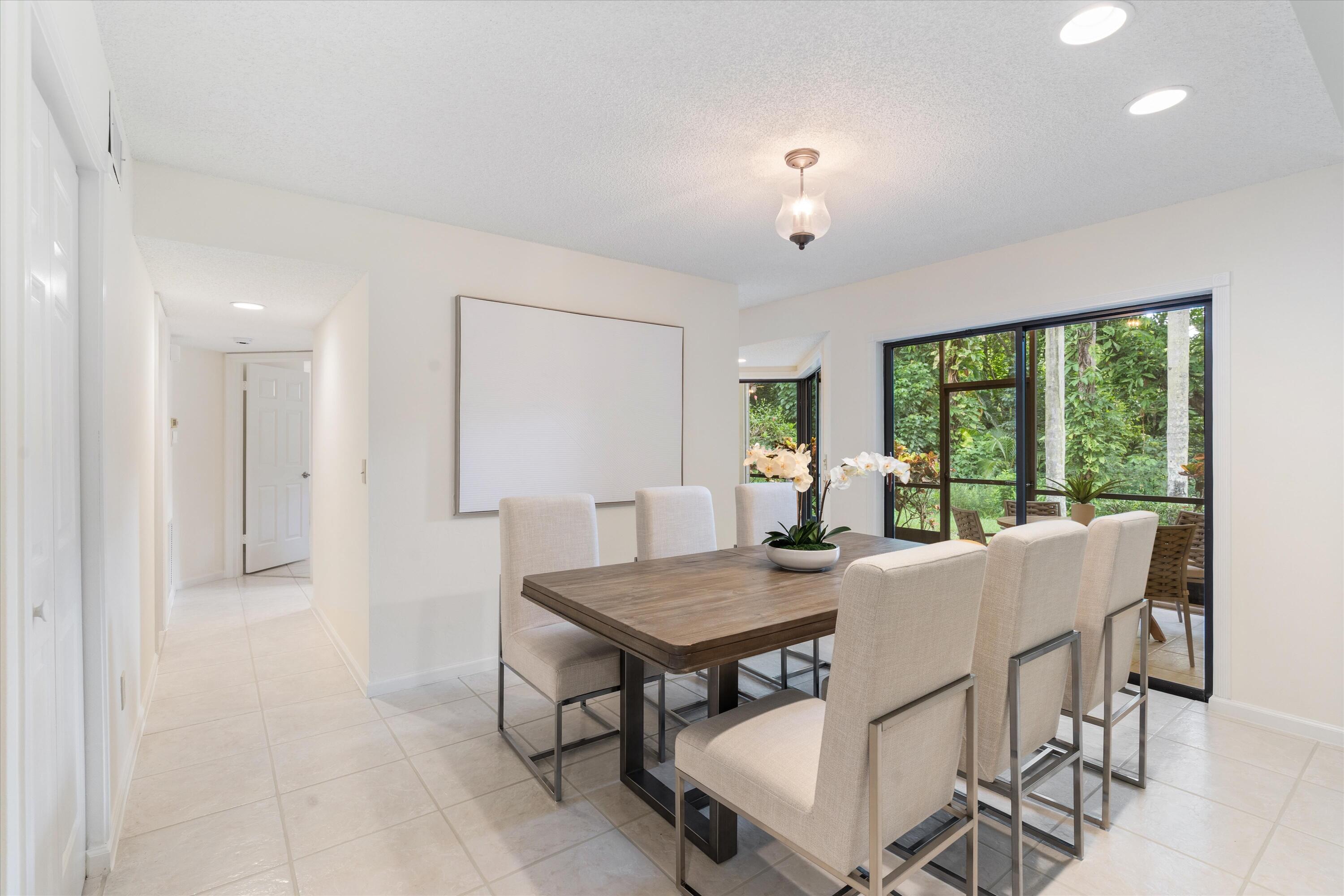 5620 Coach House Circle, Unit D Boca Raton, FL 33486 - Photo 9 of 27 Dining Area