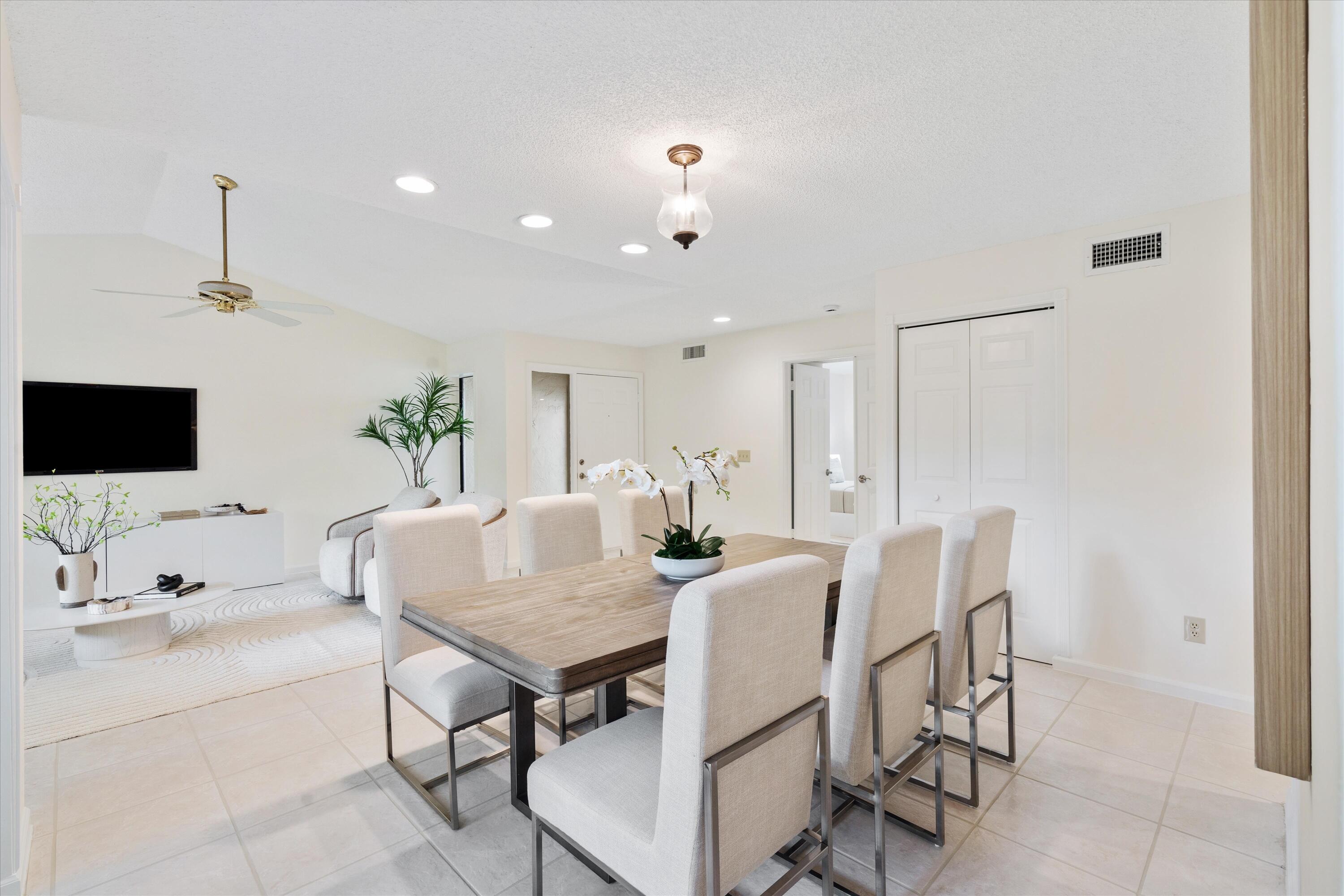 5620 Coach House Circle, Unit D Boca Raton, FL 33486 - Photo 10 of 27 Dining Area
