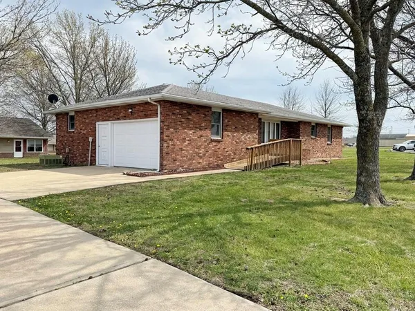 $167,900 | 1303 South Forest Street, El Dorado Springs, MO 64744