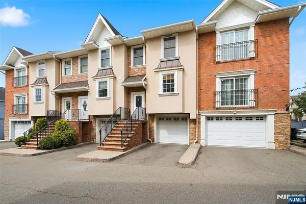 $475,000 | 4 Jeanine Lane, Unit 37, Wallington, NJ 07057