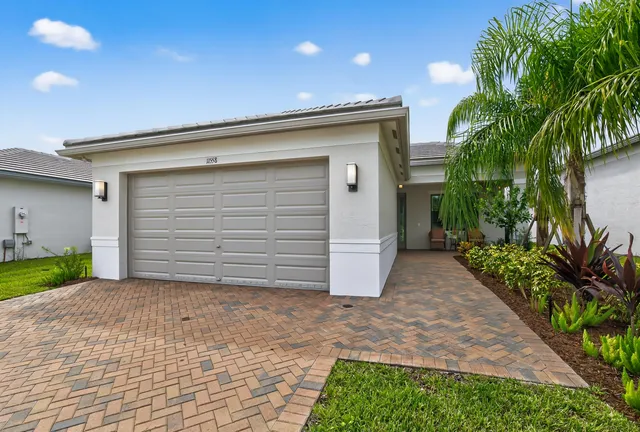 $570,000 | 11558 Southwest Oceanfront Court, Port St. Lucie, FL 34987