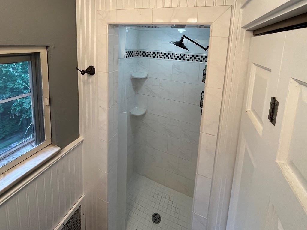 644 Beverly Road Pittsburgh, PA 15243 - Photo 15 of 26 a close view of bathroom