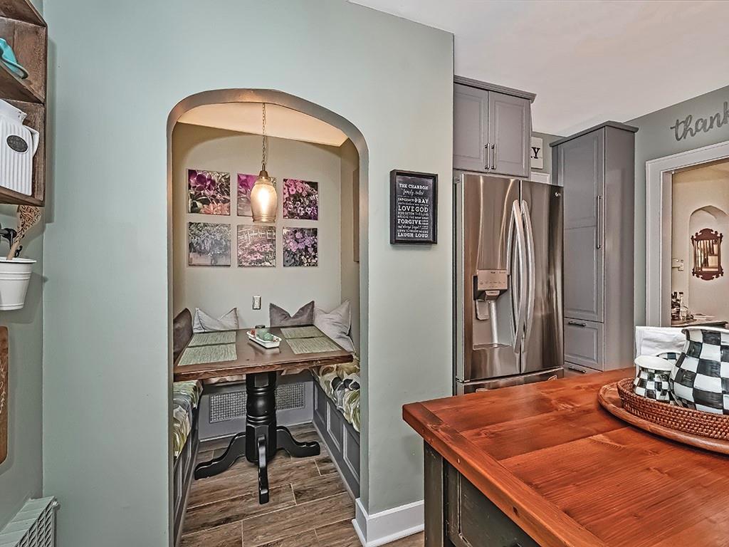 644 Beverly Road Pittsburgh, PA 15243 - Photo 10 of 26 a room with table and chairs