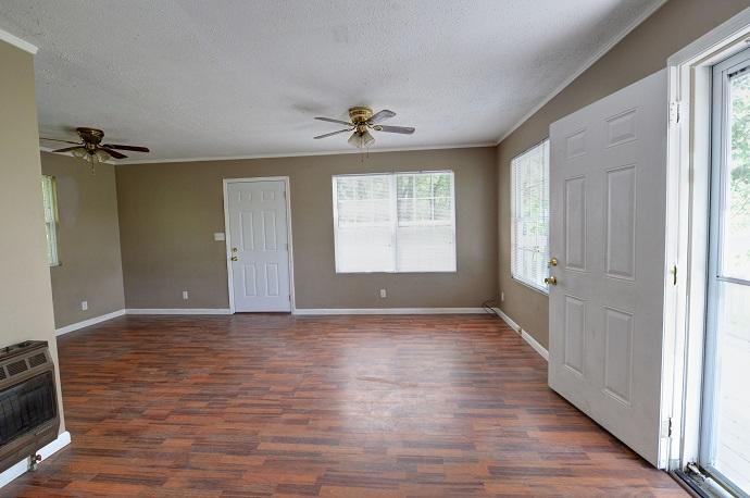 2465 Walkertown Road Dayton, TN 37321 - Photo 3 of 16 3-2465 walkertown living front