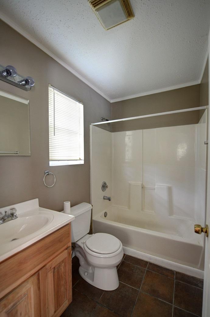 2465 Walkertown Road Dayton, TN 37321 - Photo 5 of 16 2465 walkertown bath