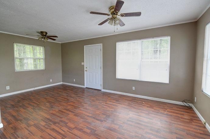 2465 Walkertown Road Dayton, TN 37321 - Photo 10 of 16 2465 walkertown living bed