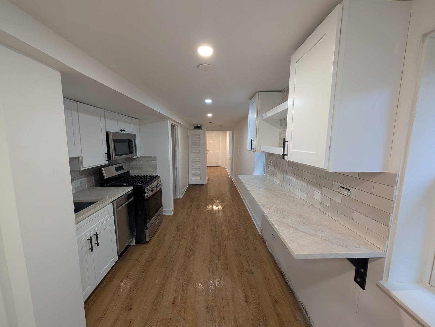 3823 North Whipple Street, Unit B Chicago, IL 60618 - Photo 4 of 12
