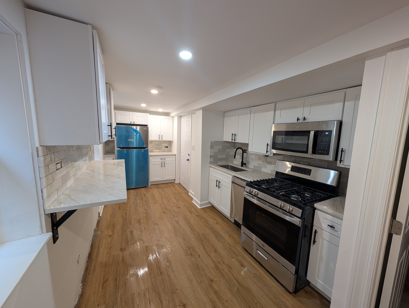 3823 North Whipple Street, Unit B Chicago, IL 60618 - Photo 5 of 12