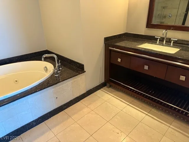 $2,800 | 2700 South Las Vegas Boulevard, Unit 4005, Las Vegas, NV 89109