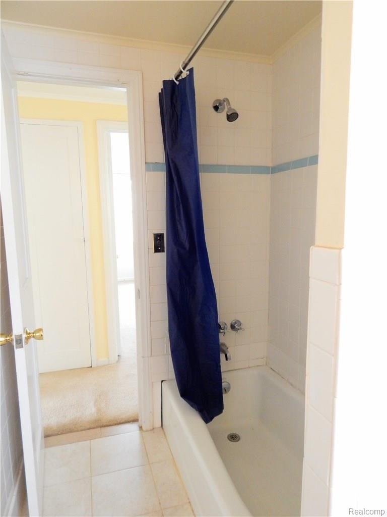 2181 Hampton Road Grosse Pointe, MI 48236 - Photo 19 of 33 DSCN3819.jpg