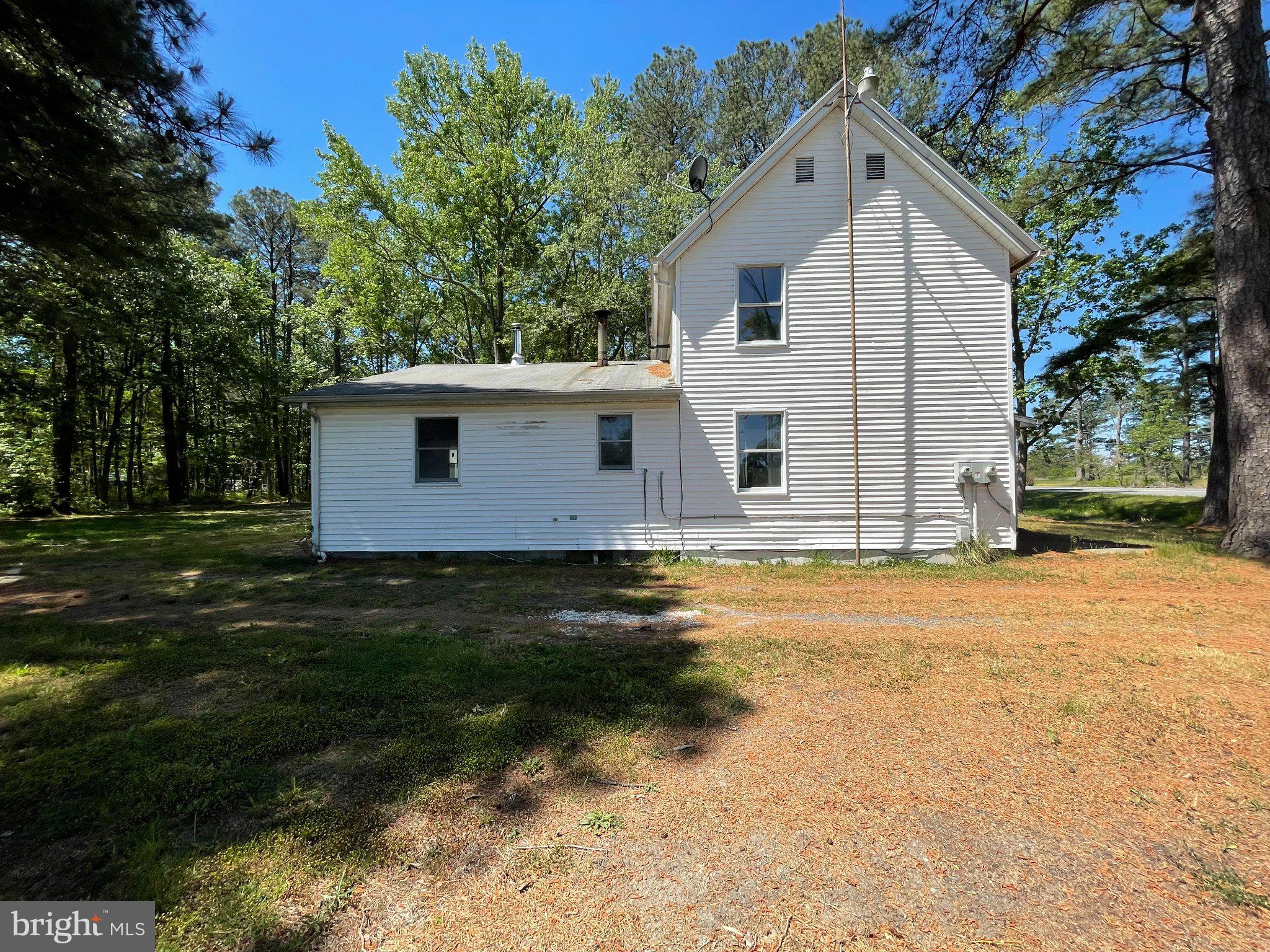 1113 Taylors Island Road Madison, MD 21648 - Photo 4 of 35 a front view of a house with a yard