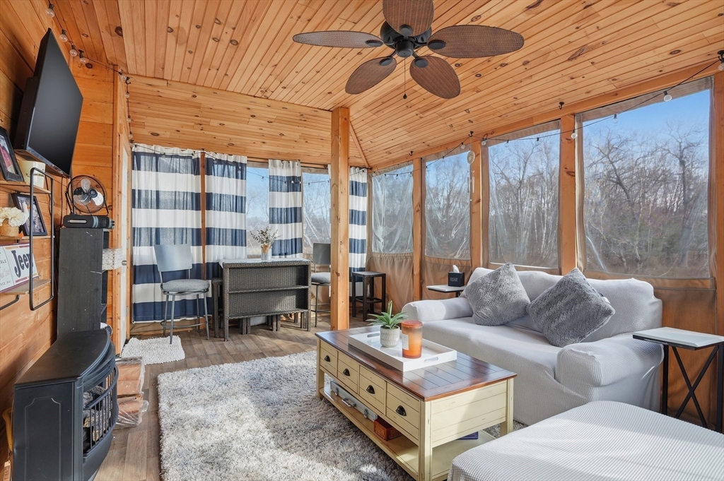 5 Pineland Avenue Worcester, MA 01604 - Photo 11 of 35