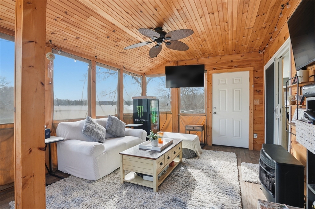 5 Pineland Avenue Worcester, MA 01604 - Photo 12 of 35