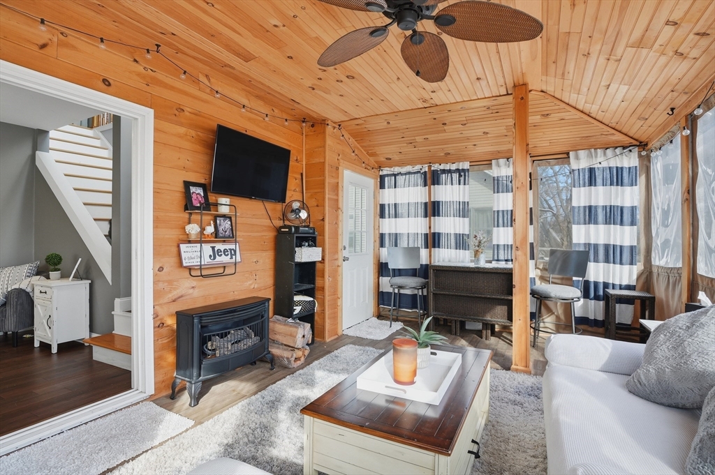 5 Pineland Avenue Worcester, MA 01604 - Photo 13 of 35