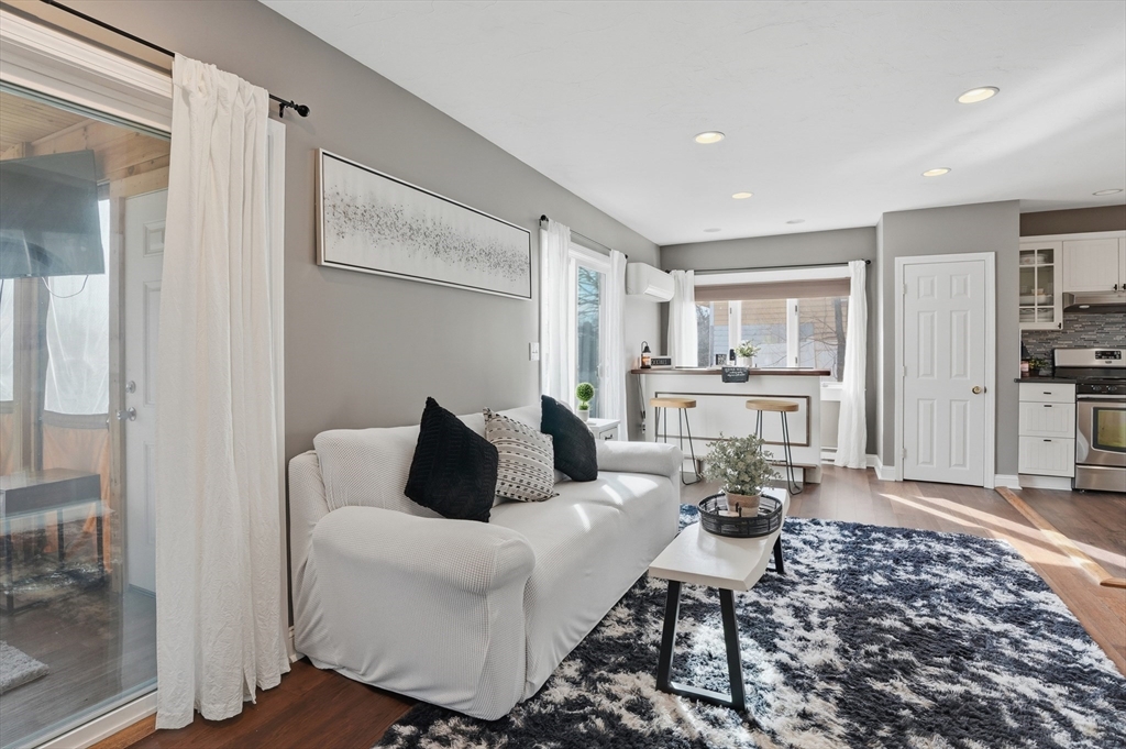 5 Pineland Avenue Worcester, MA 01604 - Photo 5 of 35