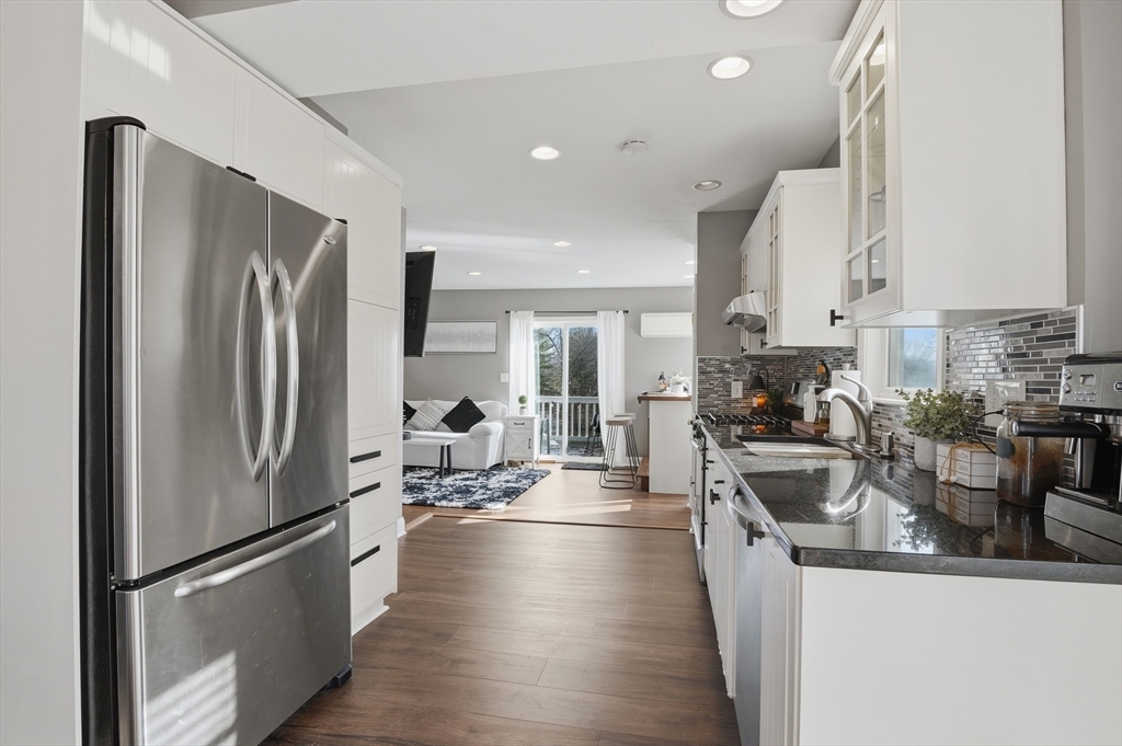 5 Pineland Avenue Worcester, MA 01604 - Photo 8 of 35