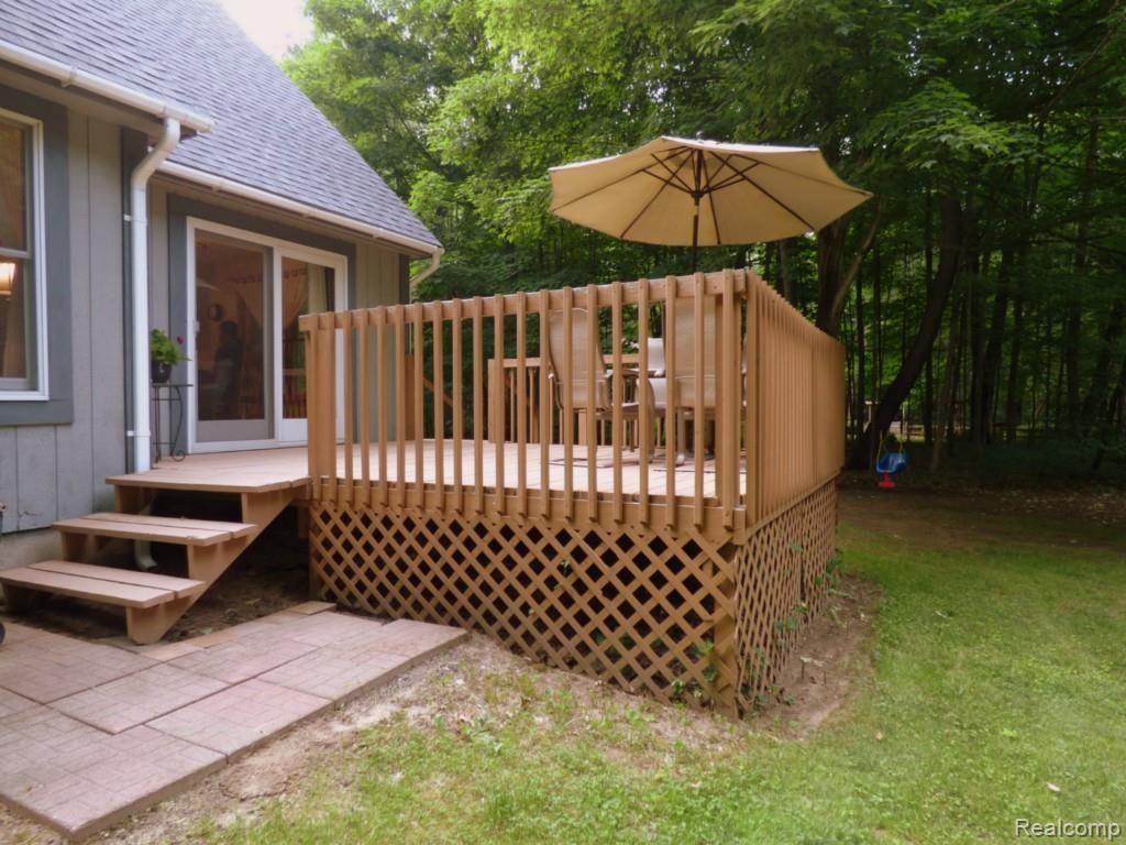 11483 Mcgregor Road Pinckney, MI 48169 - Photo 20 of 26 21 DECK.jpg