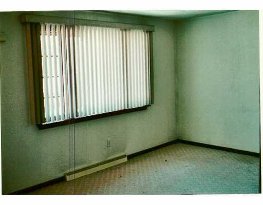 101 Fenway Road Pittsburgh, PA 15209 - Photo 5 of 7 Living Room.