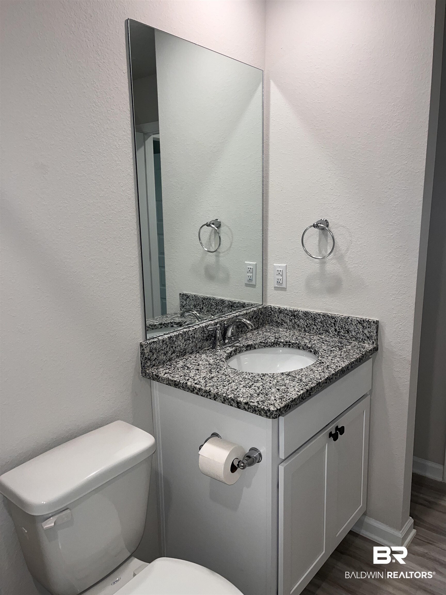 8891 Summer Bay Lane Foley, AL 36535 - Photo 39 of 54 2nd Bathroom off Hallway