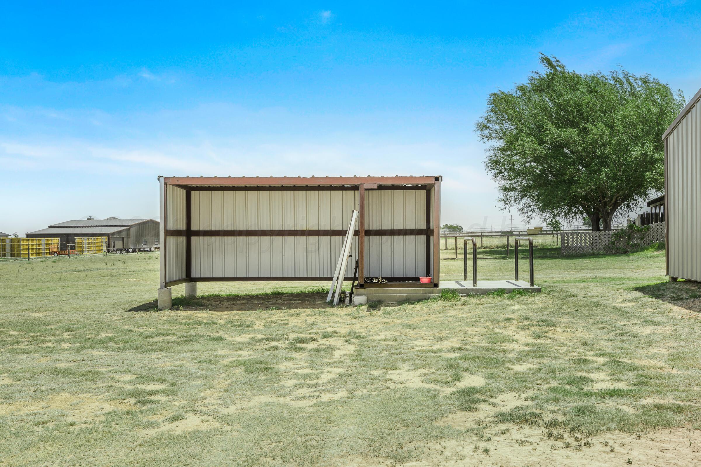 19600 Stoney Ridge Drive Amarillo, TX 79124 - Photo 29 of 41 Horse Stall