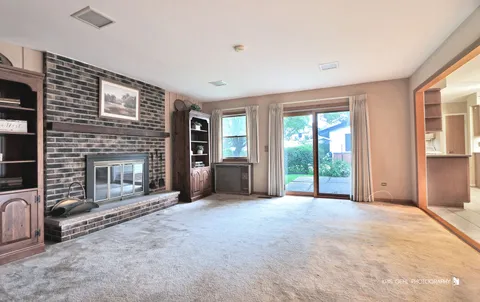 $400,000 | 518 Oak Street, Elk Grove Village, IL 60007