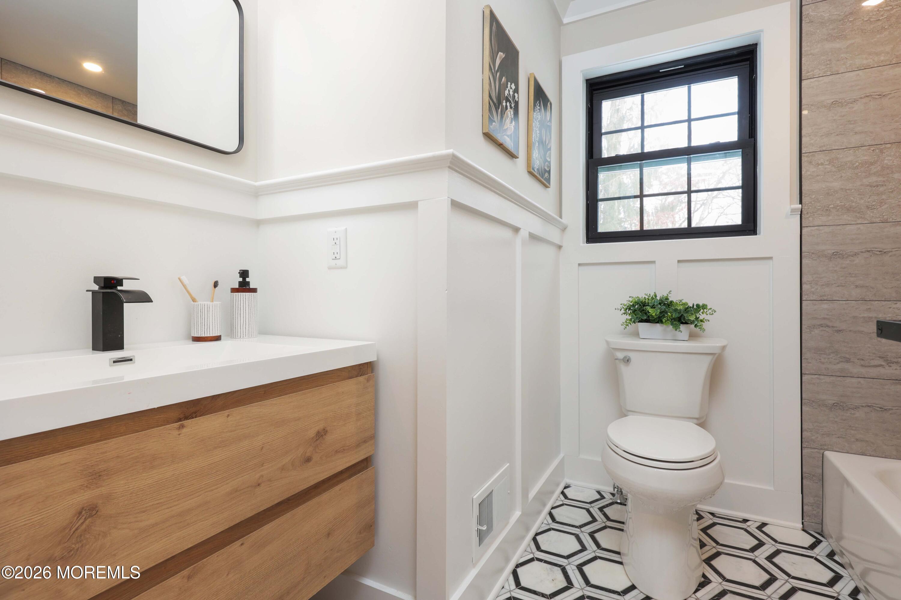 757 Nutswamp Road Red Bank, NJ 07701 - Photo 27 of 64 758A0458