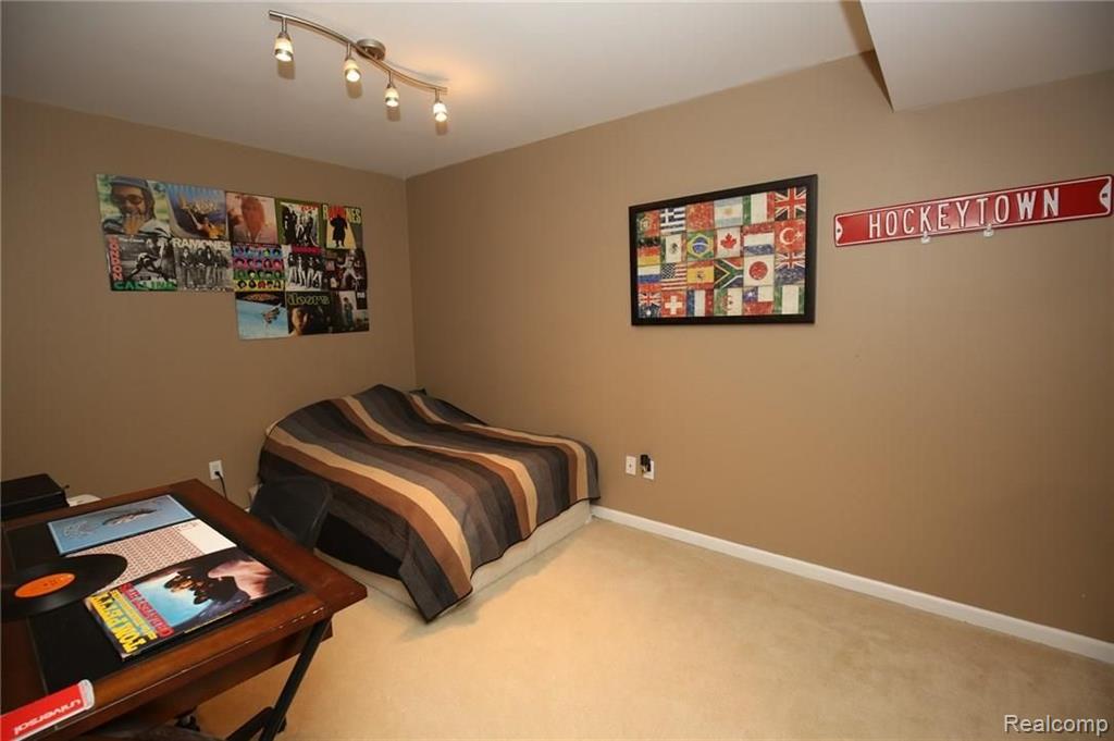 4659 Amberwood Court Rochester, MI 48306 - Photo 26 of 30