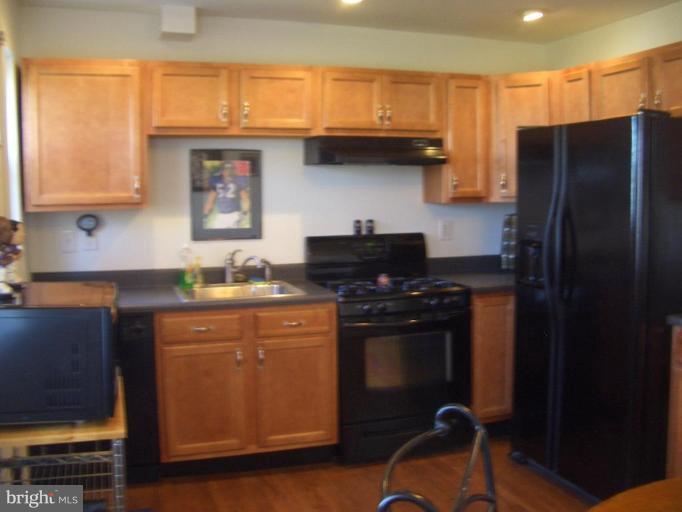 405 Old Home Road Baltimore, MD 21206 - Photo 3 of 11 Kitchen