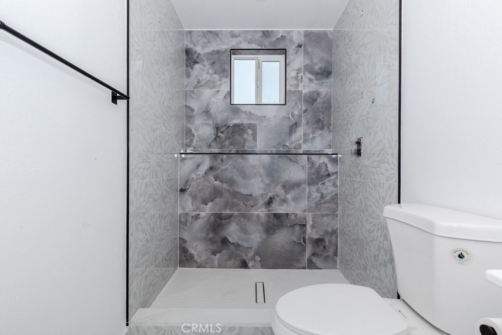 1935 Spring Garden Street Riverside, CA 92507 - Photo 27 of 38 Bathroom