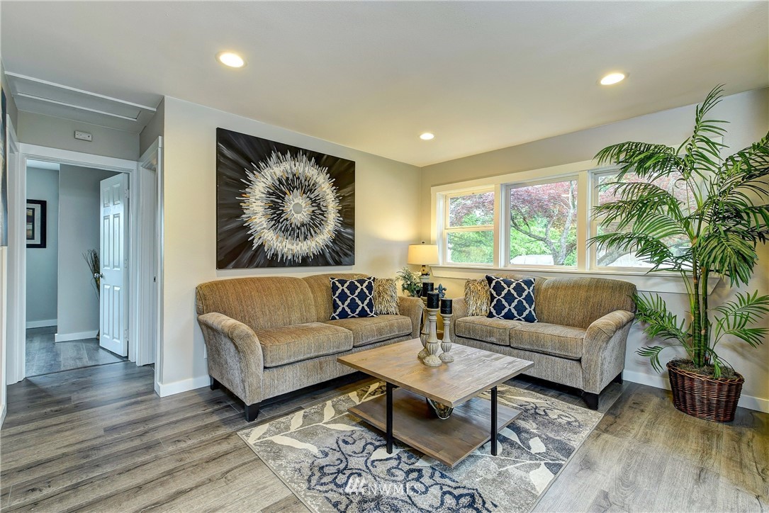855 Edmonds Avenue Northeast Renton, WA 98056 - Photo 12 of 23