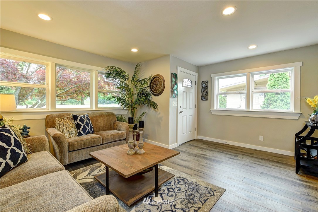 855 Edmonds Avenue Northeast Renton, WA 98056 - Photo 14 of 23