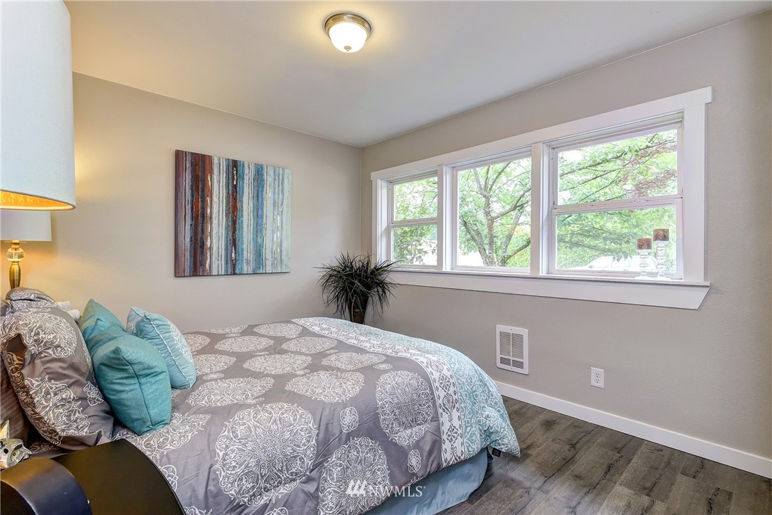 855 Edmonds Avenue Northeast Renton, WA 98056 - Photo 16 of 23