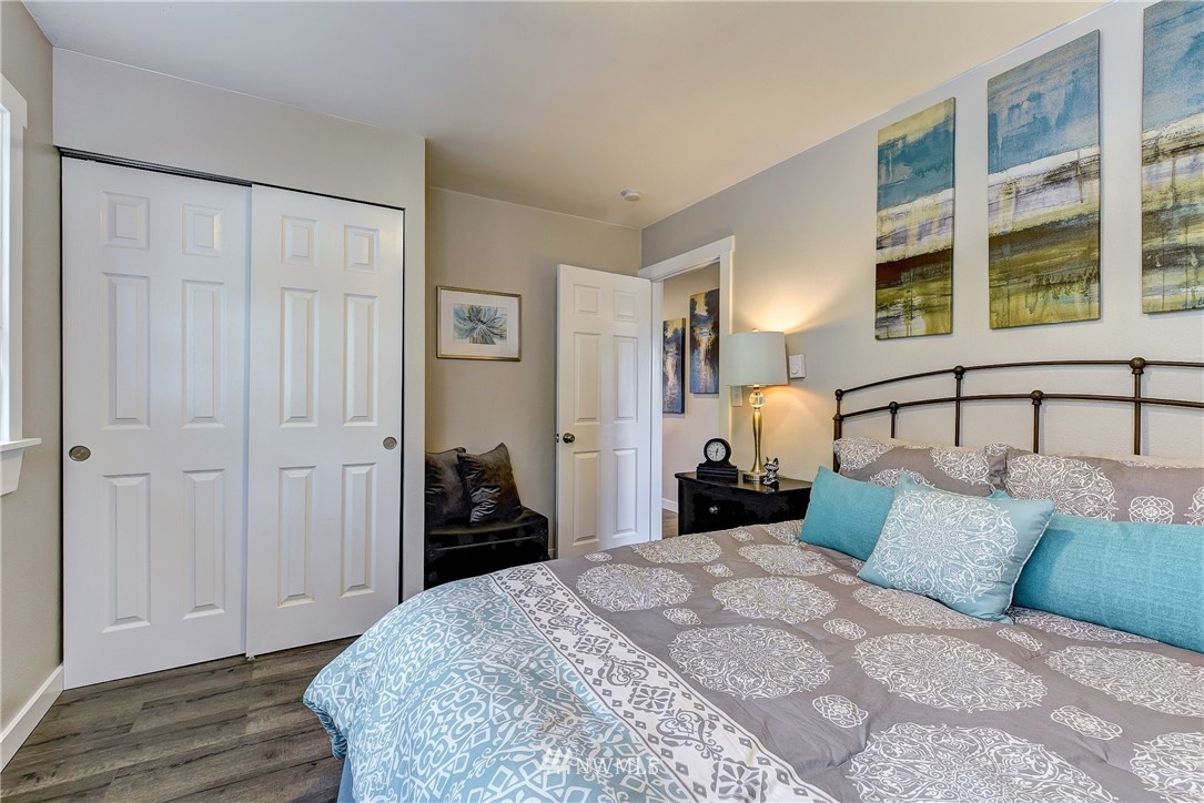 855 Edmonds Avenue Northeast Renton, WA 98056 - Photo 17 of 23